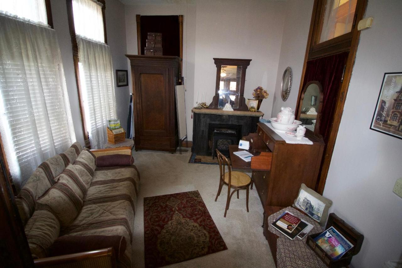 Bed & Breakfast Mansion On The Mile