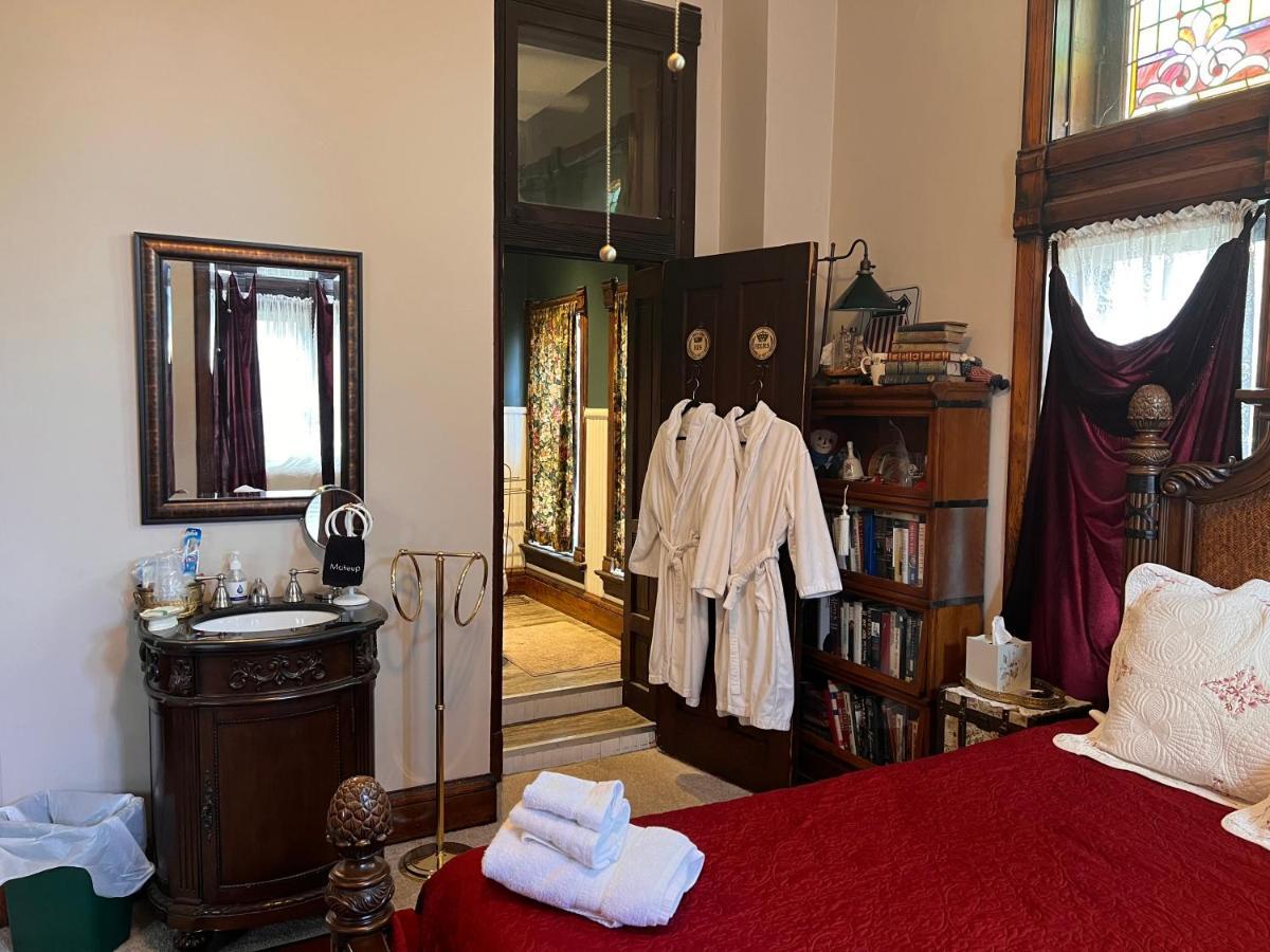 Bed & Breakfast Mansion On The Mile Indianapolis